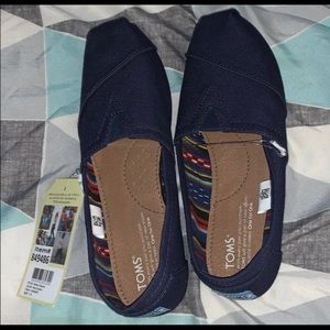 Navy toms